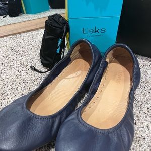 Tieks size 9 in california navy. Worn about 5 times and in EUC!